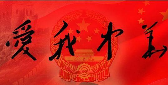 吃早餐的精致女孩
